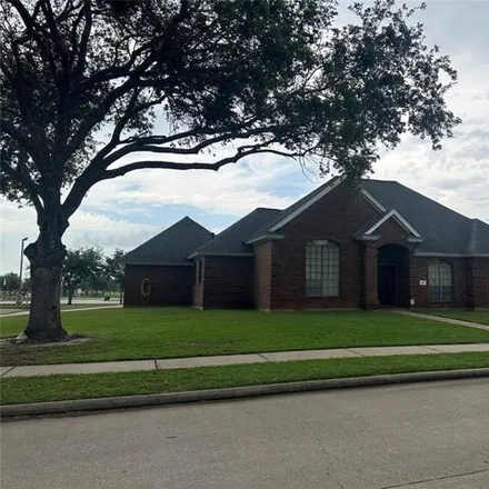 Buy this 3 bed house on 9 Chuck Wagon Court in Angleton, TX 77515